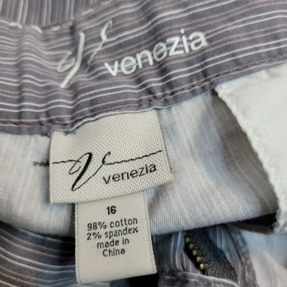 Venezia‎ Bermuda Shorts Womens 16 Grey Pinstripe Excellent Cuffed Cotton Stretch